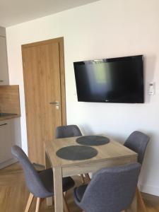 Televízia a/alebo spoločenská miestnosť v ubytovaní Apartamenty Julia APARTAMENTY OZONOWANE
