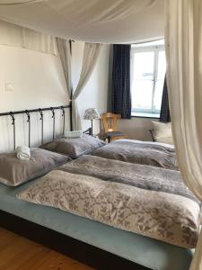 מיטה או מיטות בחדר ב-Ferienhaus Holzinger