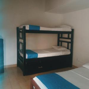 a couple of bunk beds in a room at Cabaña Midas Rodadero in Santa Marta