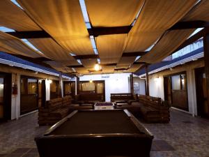 a room with a pool table in the middle at Hostel de la Plaza in Miramar