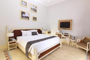 
A bed or beds in a room at Java Villas Boutique Hotel & Resto

