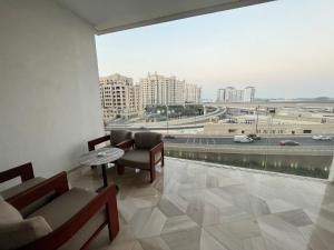 Posezení v ubytování FIVE Palm Jumeirah - 2 Bedrooms & Maid Room in a Splendid Resort - ModernLux