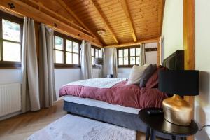 Ένα ή περισσότερα κρεβάτια σε δωμάτιο στο Hotel Sonnenalm Stuhleck