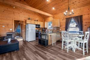 Gambar di galeri bagi Almost off the Grid di Woodland Park