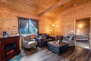 Gambar di galeri bagi Almost off the Grid di Woodland Park