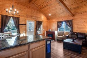 Gambar di galeri bagi Almost off the Grid di Woodland Park