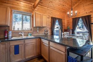 Gambar di galeri bagi Almost off the Grid di Woodland Park +21 gambar