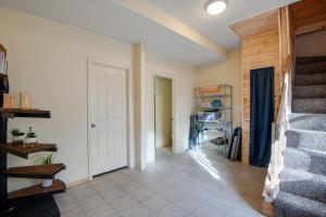 Gambar di galeri bagi Almost off the Grid di Woodland Park