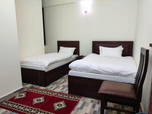 Letto o letti in una camera di Pashupati View Hotel