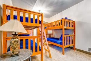 Postel nebo postele na pokoji v ubytování Honeycomb House + 29 fotografií