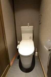Koupelna v ubytování JR京都駅徒歩10分。お風呂が素敵な貸切京町家。6人まで最適。
