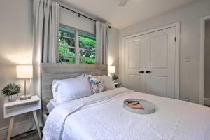 The Melrose Sarasota with Large Private Lanai客房内的一张或多张床位