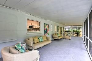 The Melrose Sarasota with Large Private Lanai的休息区