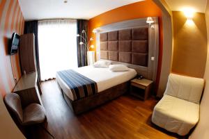 Postel nebo postele na pokoji v ubytování Hotel Midi-Zuid + 37 fotografií