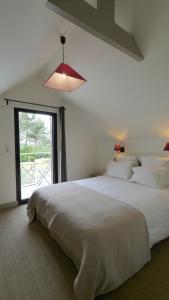 Villa Mané Lann Maison d'hôtes & spa tesisinde bir odada yatak veya yataklar