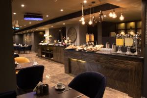 a restaurant with a bar with tables and chairs at Seas Hotel Amman in Amman