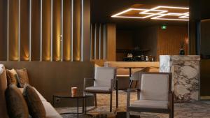Area lounge atau bar di Howard Hotel Paris Orly Airport