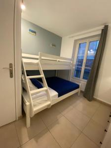 Postel nebo postele na pokoji v ubytování Albiréo, appt cosy en front de mer
