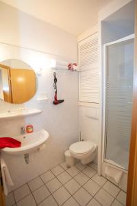 Koupelna v ubytování Gruppenhaus St Andreasberg Braunlage Harz + 21 fotografií