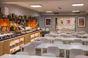 Reštaurácia alebo iné gastronomické zariadenie v ubytovaní B&B Julinek Park