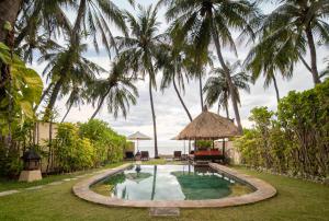 Bazén v ubytování Alam Anda Ocean Front Resort & Spa CHSE Certified nebo v jeho okolí