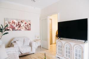 TV a/nebo společenská místnost v ubytování Best House Saint John, New Port of Patras