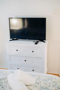 TV a/nebo společenská místnost v ubytování Best House Saint John, New Port of Patras