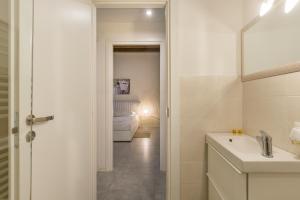 A bathroom at APPARTAMENTO AL CASTELLO