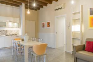 A kitchen or kitchenette at APPARTAMENTO AL CASTELLO