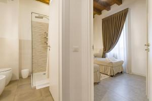 A bathroom at APPARTAMENTO AL CASTELLO