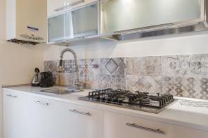 A kitchen or kitchenette at APPARTAMENTO AL CASTELLO