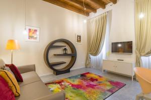 A television and/or entertainment centre at APPARTAMENTO AL CASTELLO