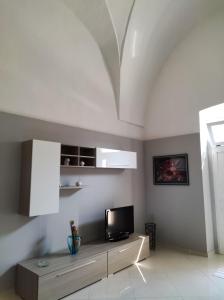 Televízia a/alebo spoločenská miestnosť v ubytovaní Casa Vacanze Le Volte