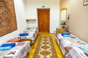 Postel nebo postele na pokoji v ubytování Tolnay Kúria és Vendégház