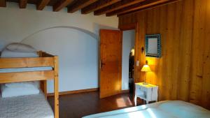 Katil dua tingkat atau katil-katil dua tingkat dalam bilik di Chalet Du Vieux Guide