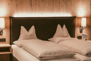 Letto o letti in una camera di TRAUBE BRAZ Alpen Spa Golf Hotel