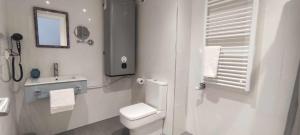 Łazienka w obiekcie Manzaneda Natura Apartaments T2 Dúplex
