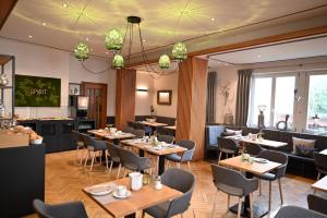 a restaurant with tables and chairs in a room at Land-gut Hotel zum Löwen Garni in Marktheidenfeld