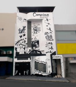 een gebouw met graffiti aan de zijkant bij Loft 88 - Campina Hostel in Campina Grande
