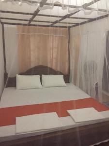 Postel nebo postele na pokoji v ubytování New Toropi Homestay