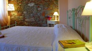 A bed or beds in a room at "encantea" lovely country house