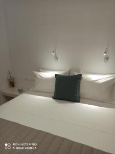 Postel nebo postele na pokoji v ubytování Kleri's apartments 5
