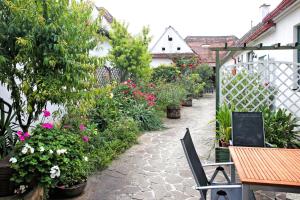 Gallery image of Weinhof & Gästezimmer Gregor Raab in Unterretzbach +13 photos