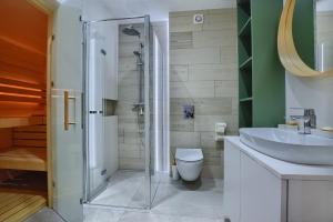 Kúpeľňa v ubytovaní Sun&Sport Apartament FOREST prywatna sauna w cenie