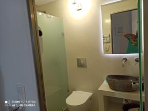 A bathroom at Kleri's apartments 4