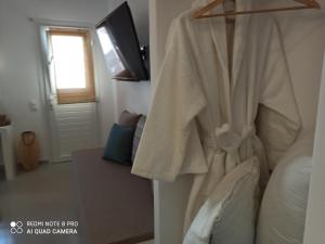 TV a/nebo společenská místnost v ubytování Kleri's apartments 4