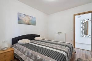 a bedroom with a bed and a picture on the wall at Villa Olivia in Veprinac