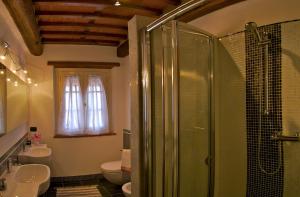 A bathroom at "encantea" lovely country house