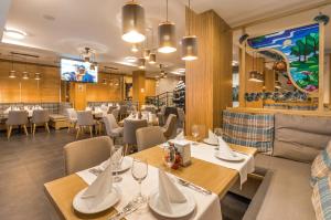 Restaurace v ubytování St George Ski & Holiday - Half Board & All Inclusive