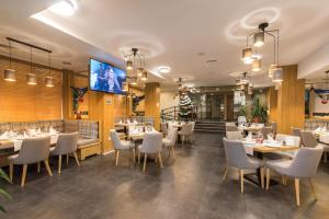 Restaurace v ubytování St George Ski & Holiday - Half Board & All Inclusive